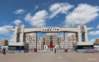 尼尔基第一中学