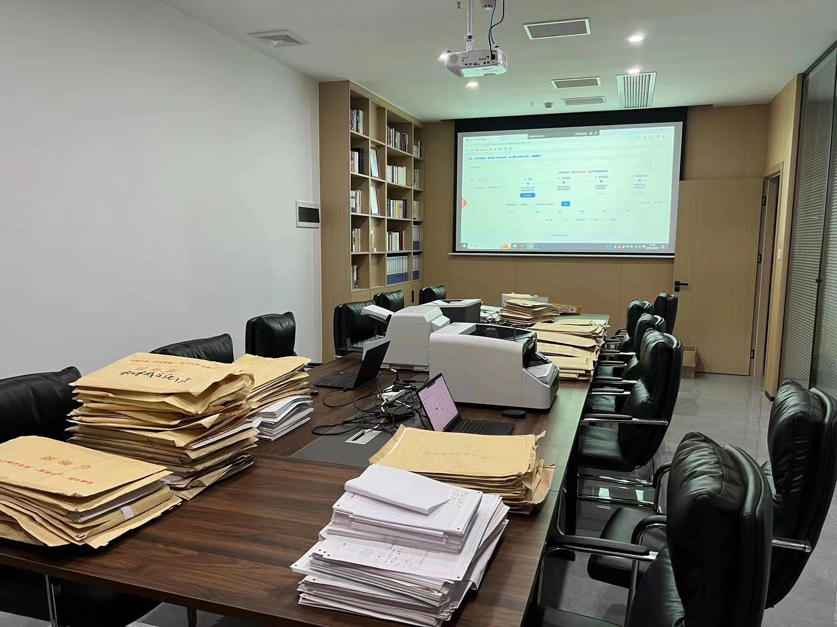 随时随地，全方位满足不同的考试场景，操作简单，3步帮您完成一次在线考试，稳定可靠，支持大规模高并发、弹性扩容，定制开发，打造属于您的个性化考试系统